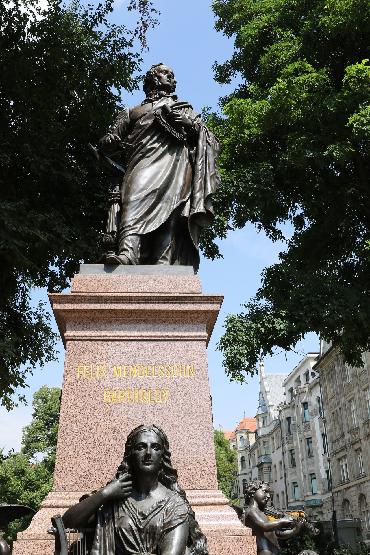 klik hier voor de originele foto (889kB - 1280x1920)